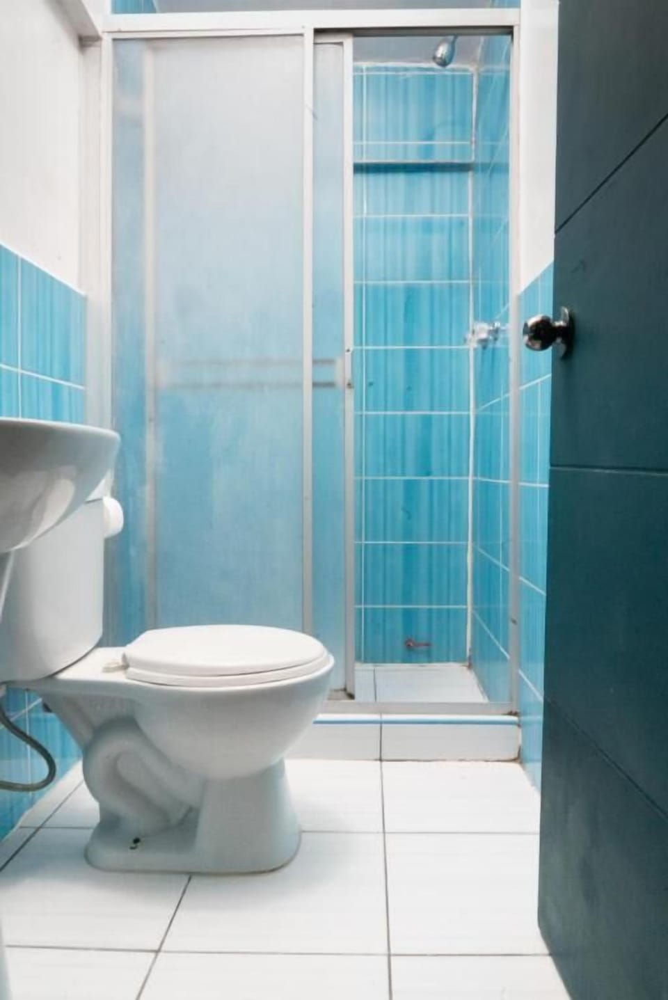 Deluxe Double Room | Bathroom | Shower, rainfall showerhead, free toiletries, hair dryer