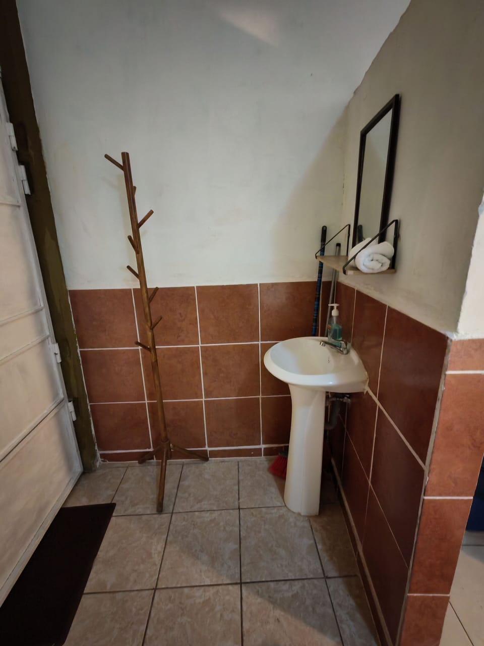 Down comforters, minibar, laptop workspace, WiFi (free)