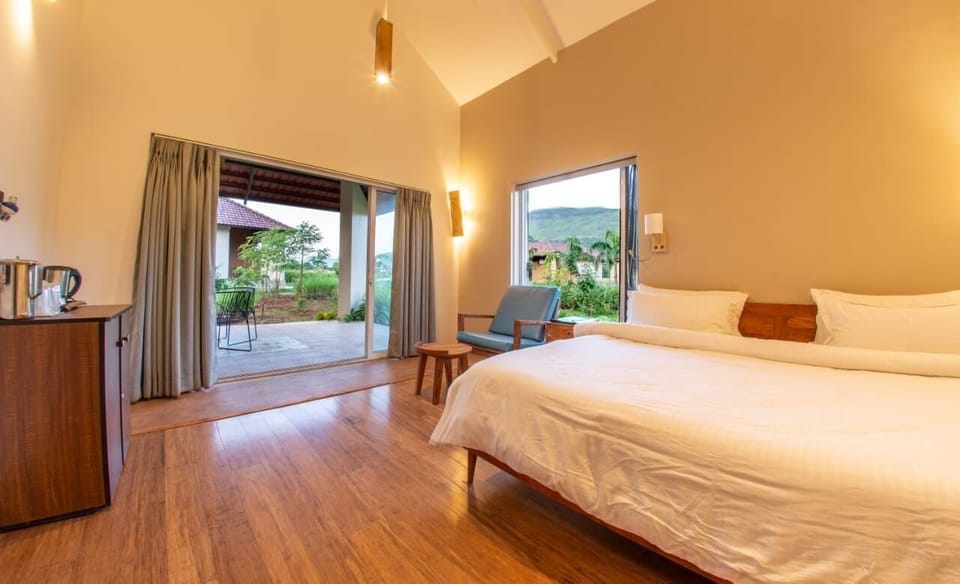Memory foam beds, in-room safe, laptop workspace, soundproofing