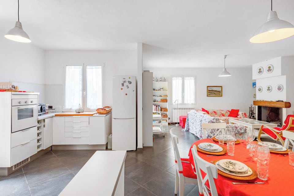 Family Villa, Multiple Bedrooms, 2 Bathrooms (Moneglia Villa in A Quiet Place) | Dining