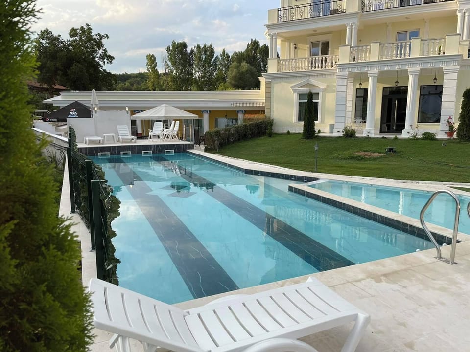 Indoor pool, outdoor pool