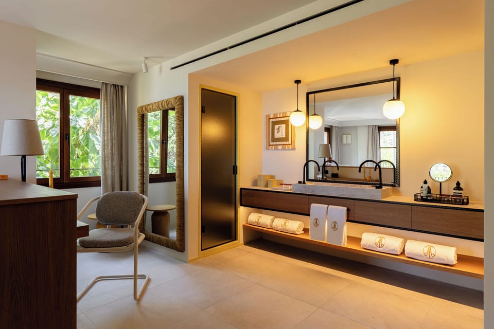 Superior Double Room, Terrace, Sea View | Bathroom | Designer toiletries, hair dryer, bathrobes, slippers