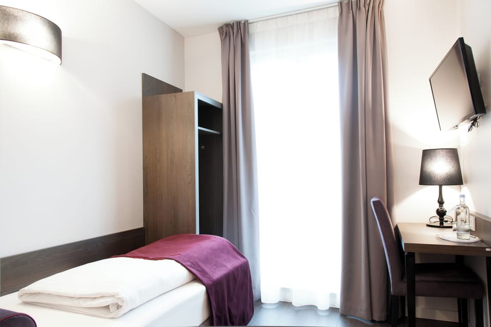Standard Single Room, Non Smoking | Desk, laptop workspace, free WiFi