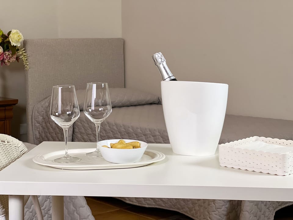 Quadruple Room | Minibar, cribs/infant beds, free WiFi, bed sheets