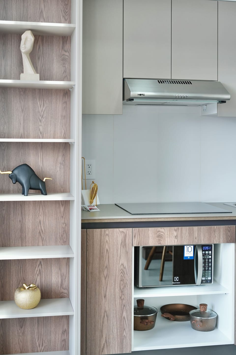 Comfort Studio, City View | Private kitchen | Microwave, stovetop, cookware/dishes/utensils