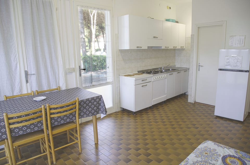 Apartment, 4 Bedrooms, Garden View | Interior