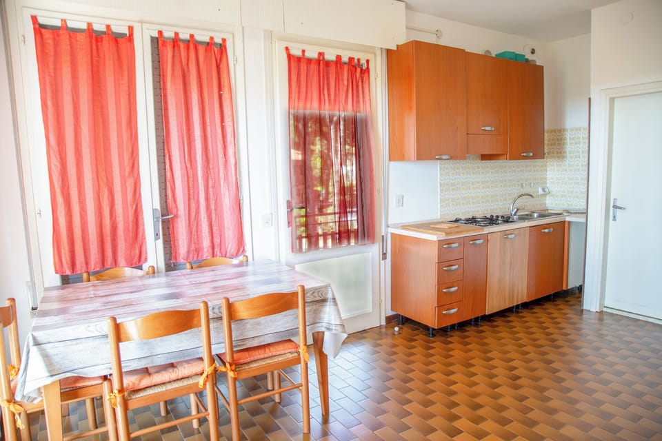 Apartment, 4 Bedrooms, Balcony, Garden View | Interior