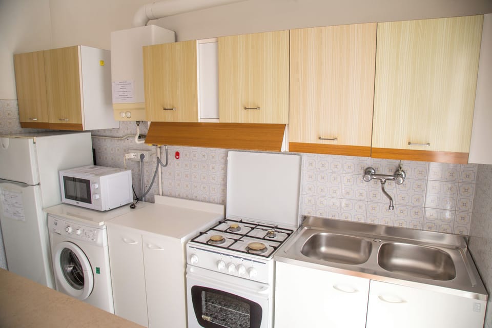 Apartment, 1 Bedroom, Balcony, City View | Laundry