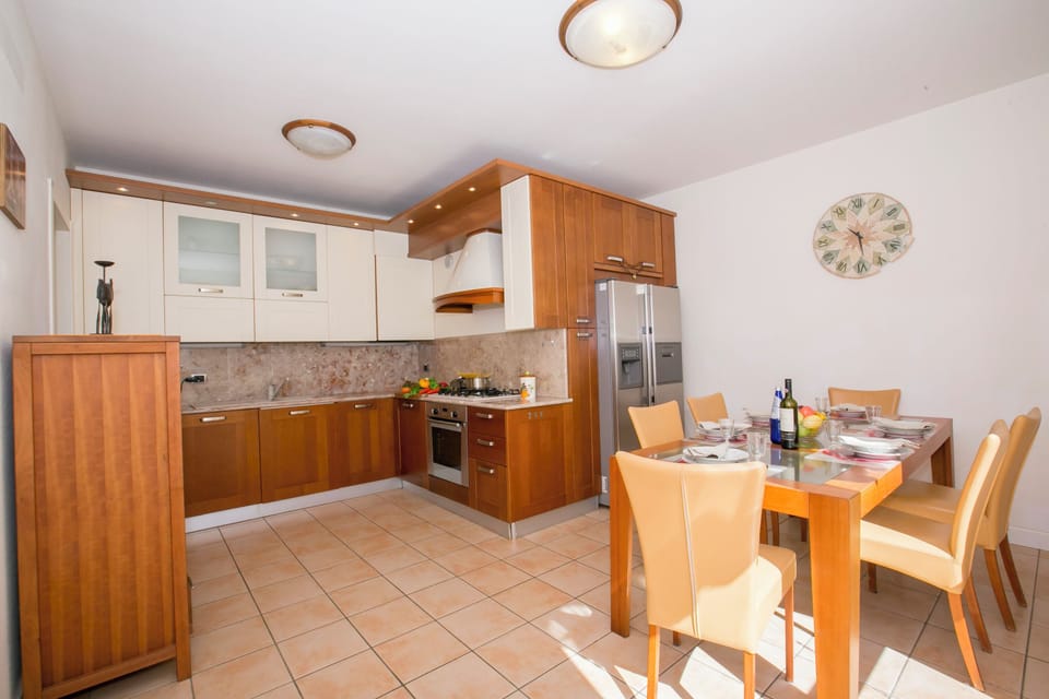 Family Apartment, 2 Bedrooms, Balcony, Lakeside (PL-Villas 2 bedrooms Deluxe 4pax) | Private kitchen