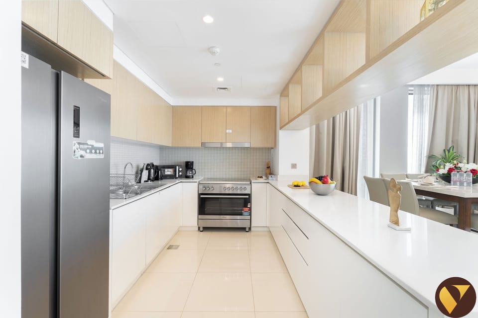 Luxury Apartment, Balcony, Canal View | Private kitchen | Full-size fridge, microwave, oven, stovetop