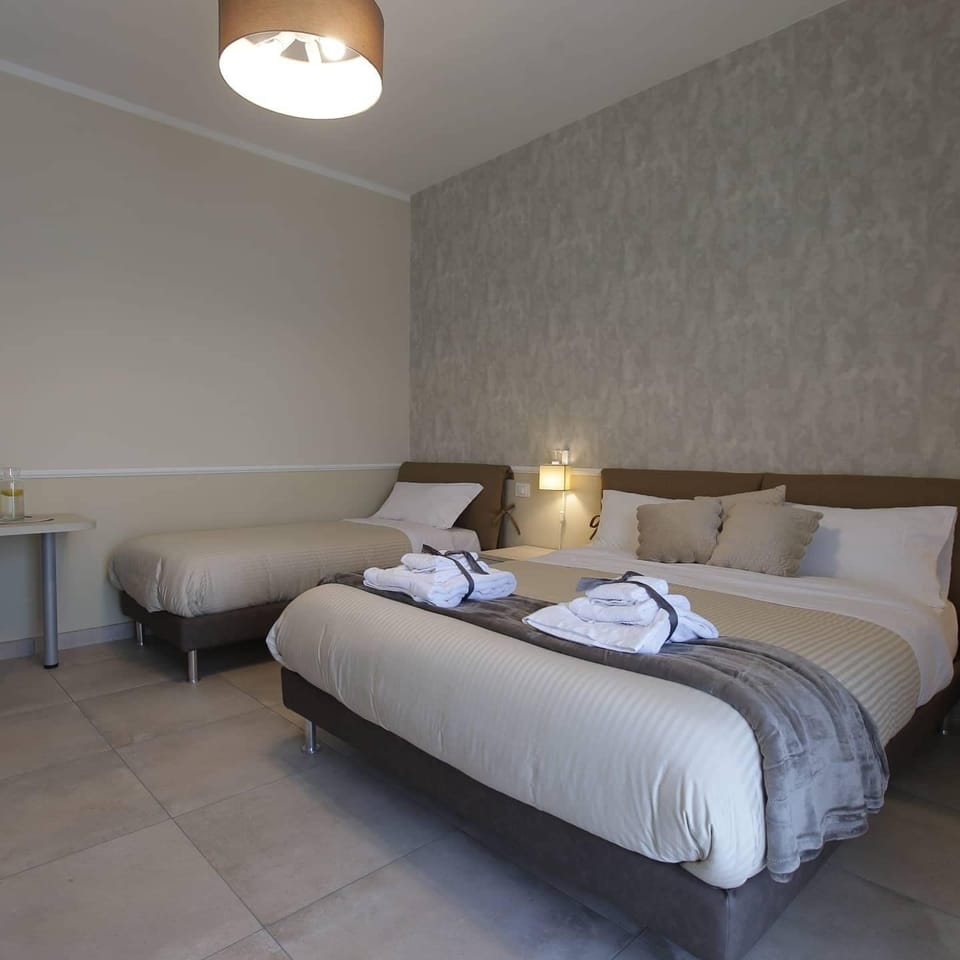 Deluxe Triple Room, Garden View | Down comforters, WiFi (free)
