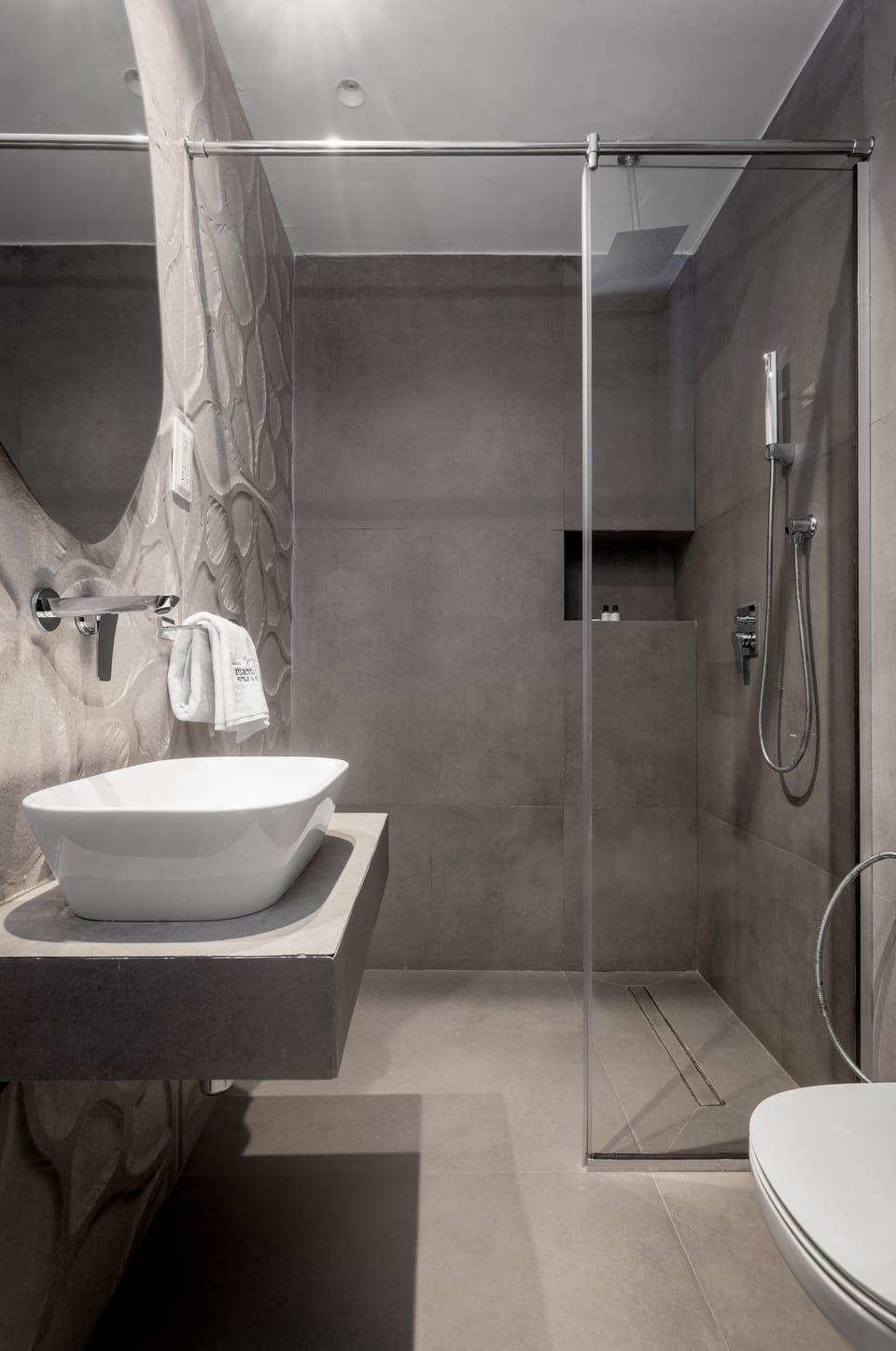 Economy Single Room | Bathroom | Shower, hair dryer, towels, soap