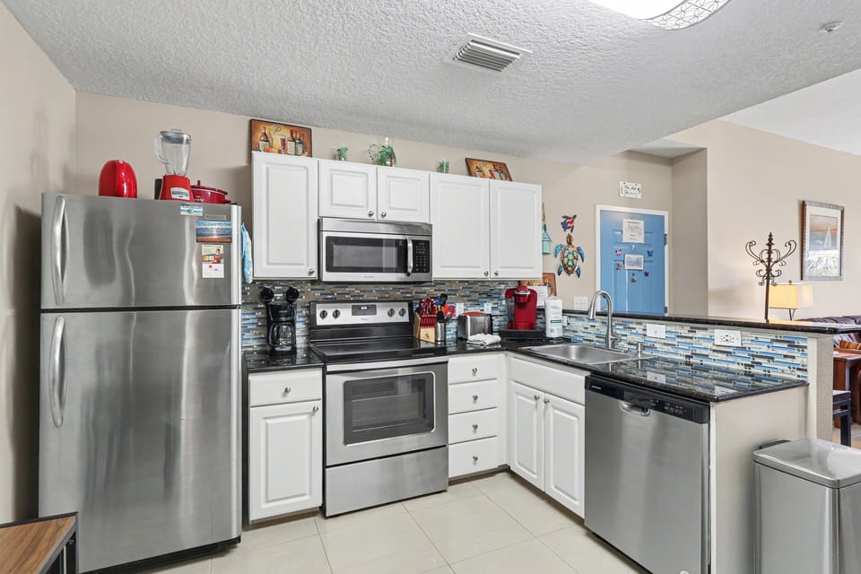 Condo, Multiple Beds (Madeira Bay Resort II - 314) | Private kitchen | Oven, toaster