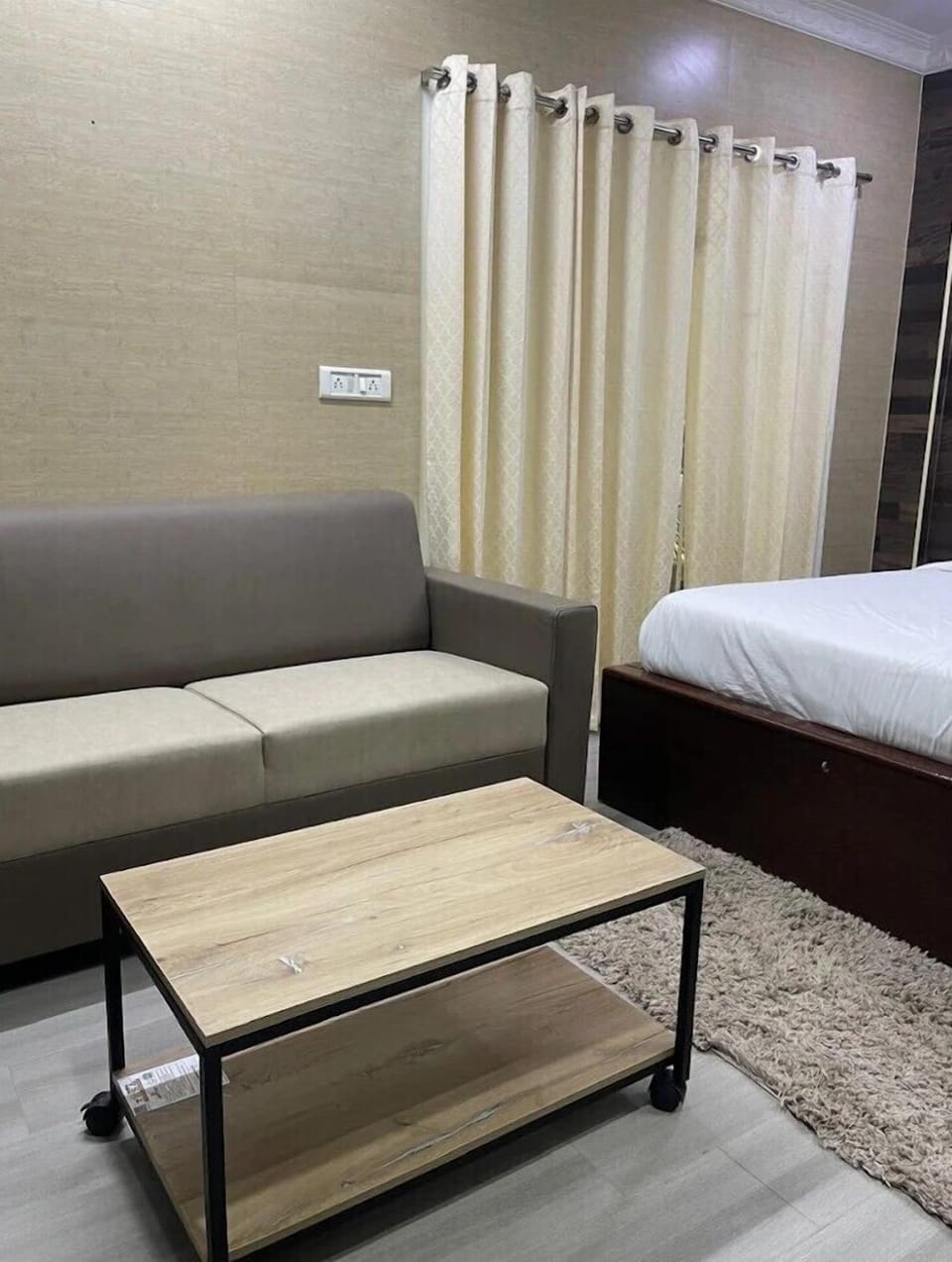 Premium Room | Desk, WiFi (free)
