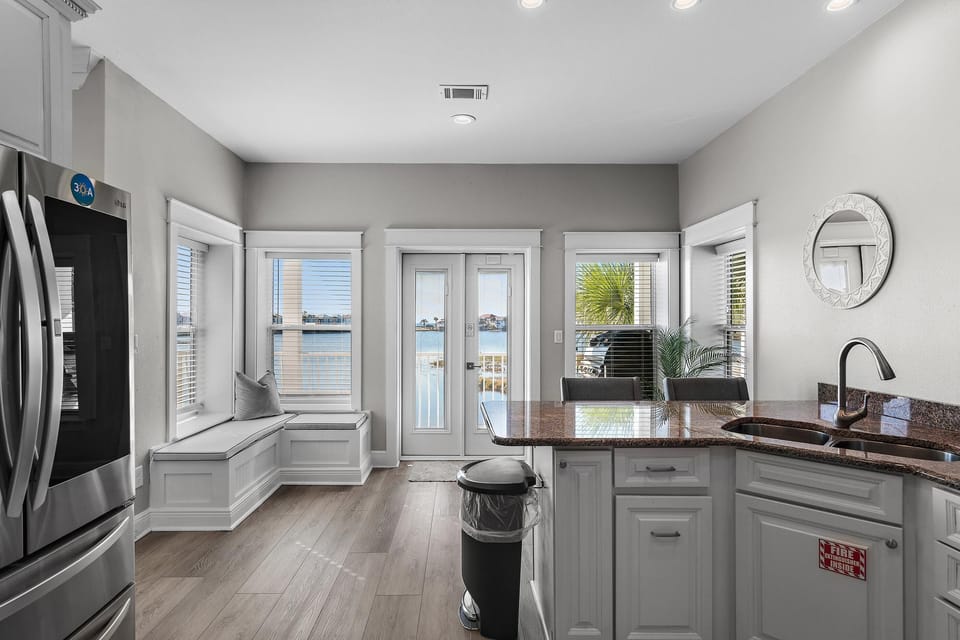 House, Multiple Beds (Destin to Relax) | Private kitchen
