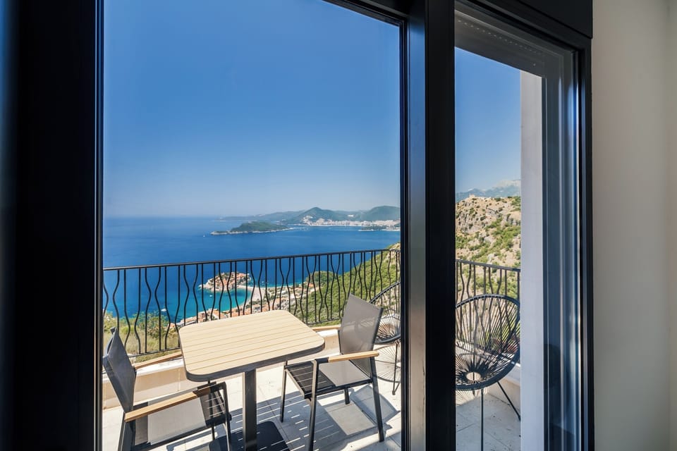 Luxury Apartment, Balcony, Sea View | Soundproofing, free WiFi