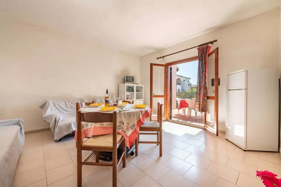 Apartment, 1 Bedroom, Patio, Garden View | Dining room