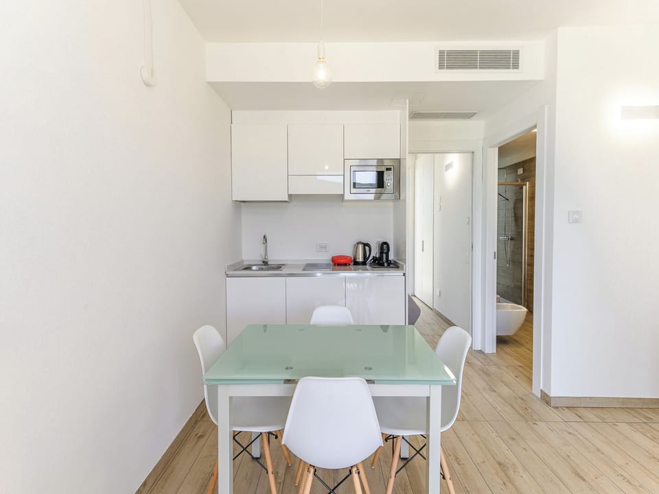 Apartment, 1 Bedroom | Dining room