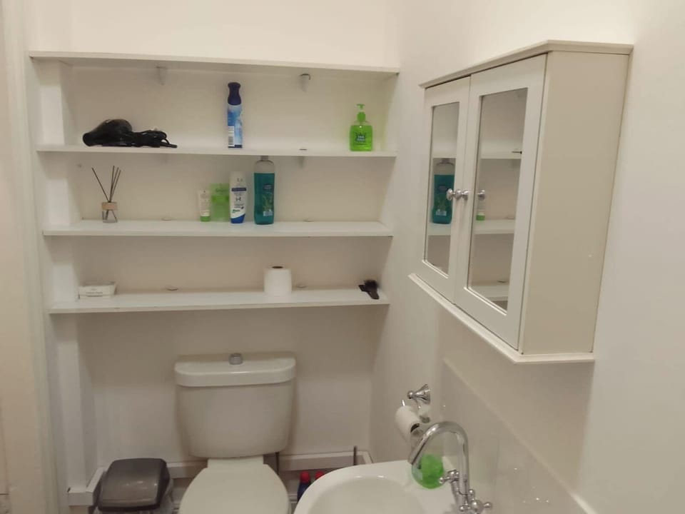 Shower, towels
