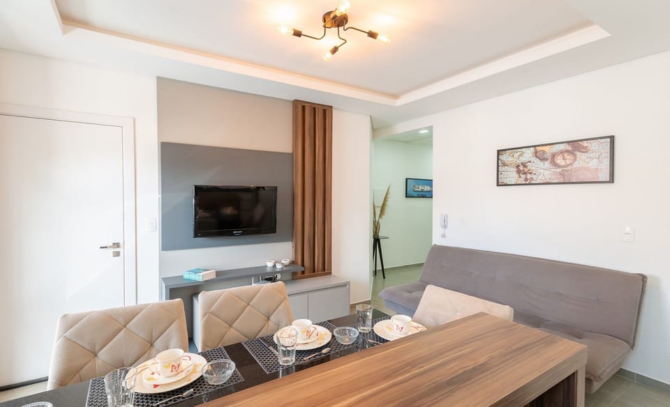 Basic Apartment | Dining