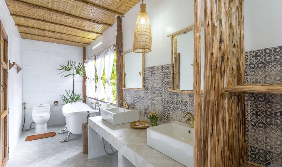 Family Tree House, 2 Bedrooms | In-room safe, blackout drapes, free WiFi, bed sheets