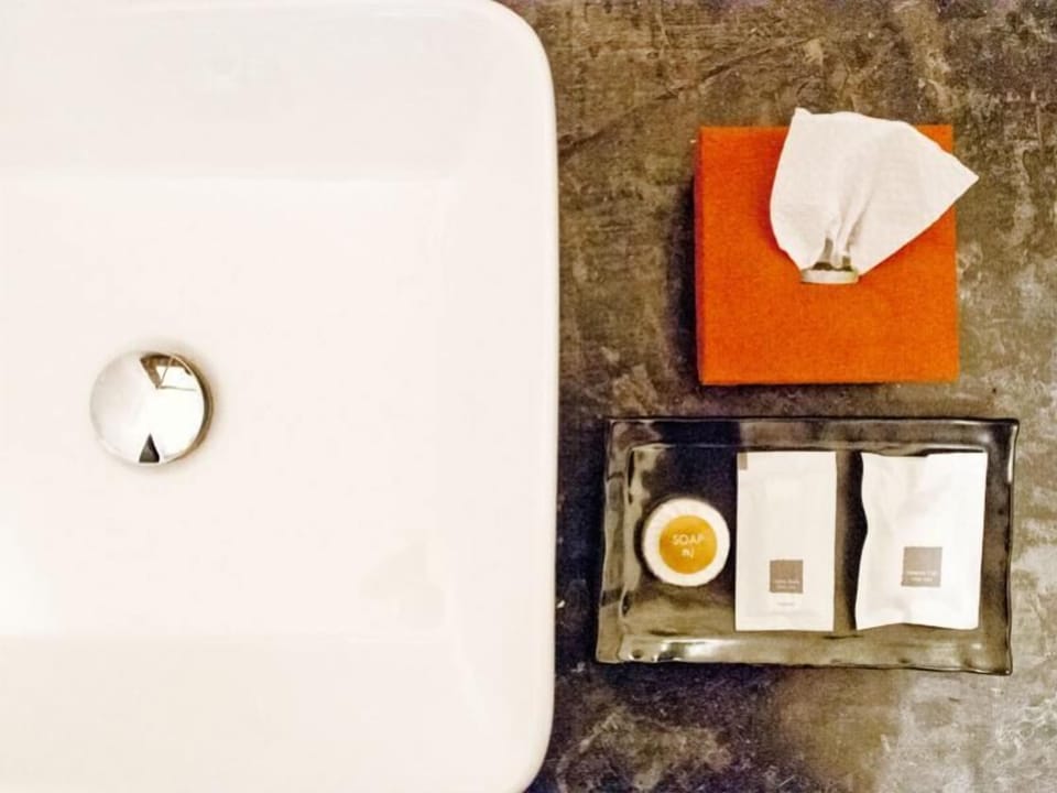 Family Room, 2 Bedrooms | Bathroom amenities | Shower, free toiletries, slippers, towels