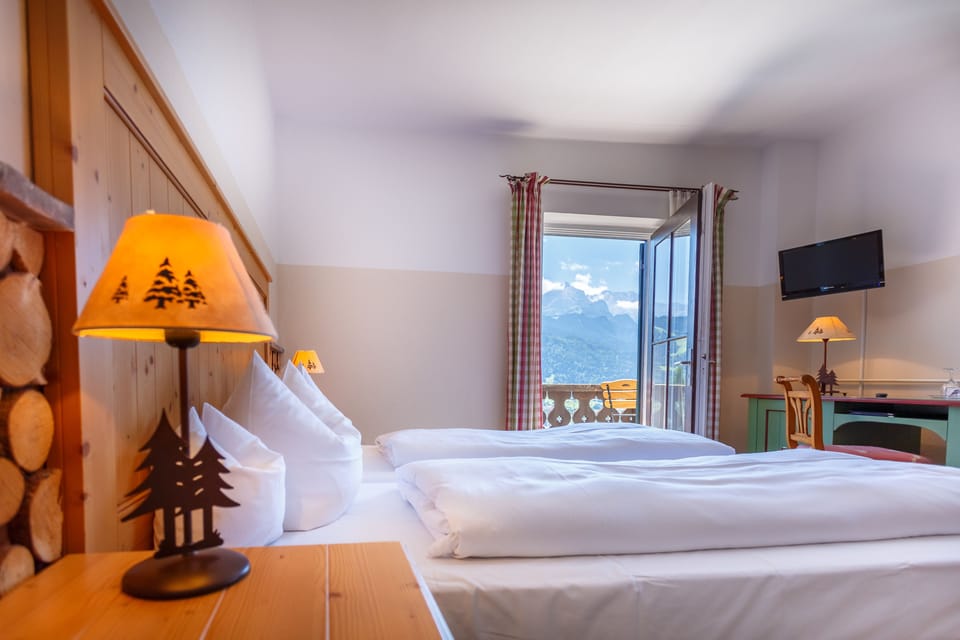 Double Room, Balcony | Hypo-allergenic bedding, in-room safe, desk, soundproofing