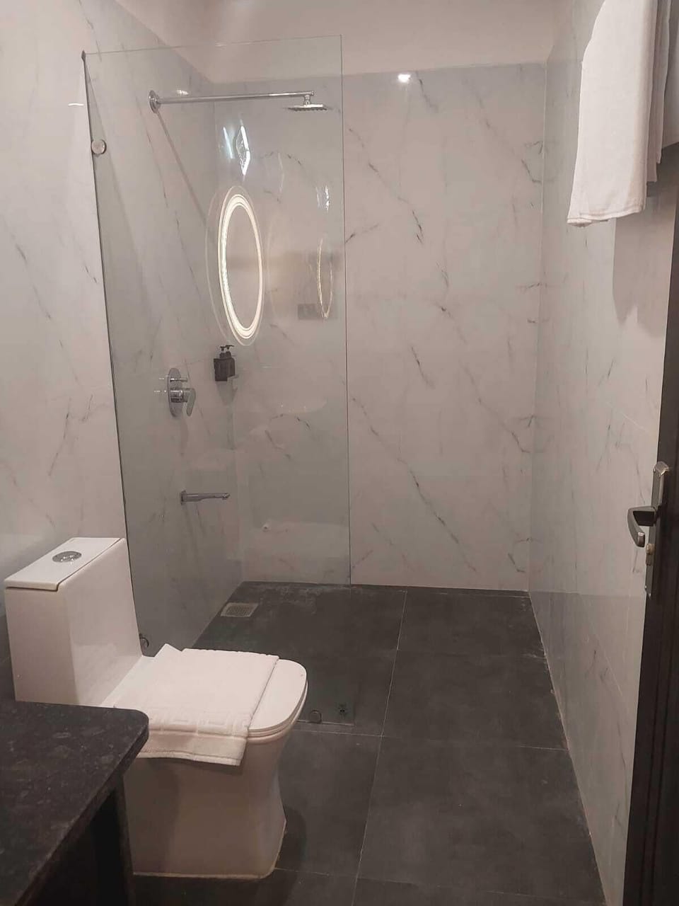 Shower, rainfall showerhead, free toiletries, hair dryer