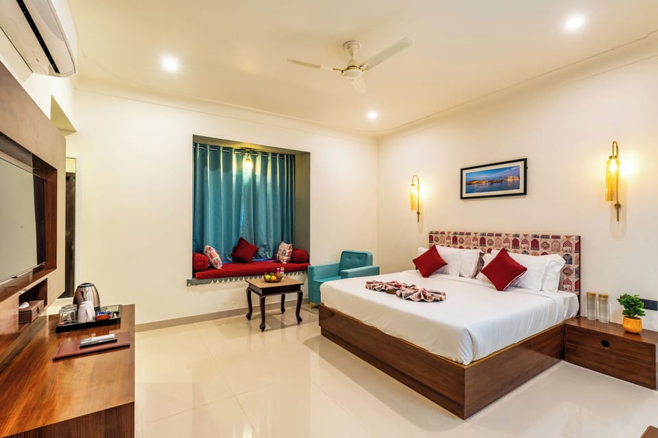 Deluxe Double Room, Garden View | Minibar, in-room safe, laptop workspace, blackout drapes