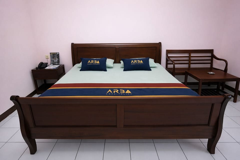 Deluxe Double Room | Desk