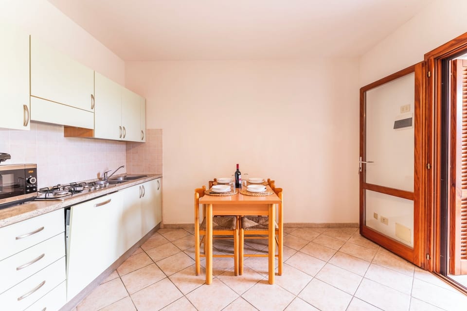 Apartment, 1 Bedroom, Balcony, Garden View | Interior