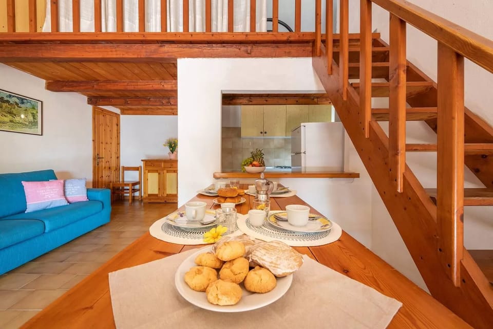 Apartment, 2 Bedrooms, Patio, Garden View | Dining room