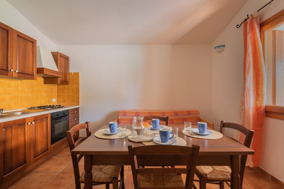 Apartment, 2 Bedrooms, Balcony | Dining room
