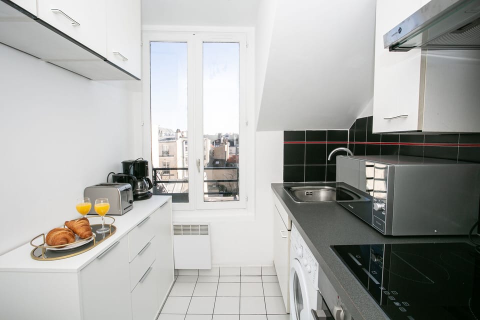 City Apartment, 1 Double Bed with Sofa bed, Non Smoking, City View | Private kitchen | Coffee/tea maker, electric kettle, toaster, highchair