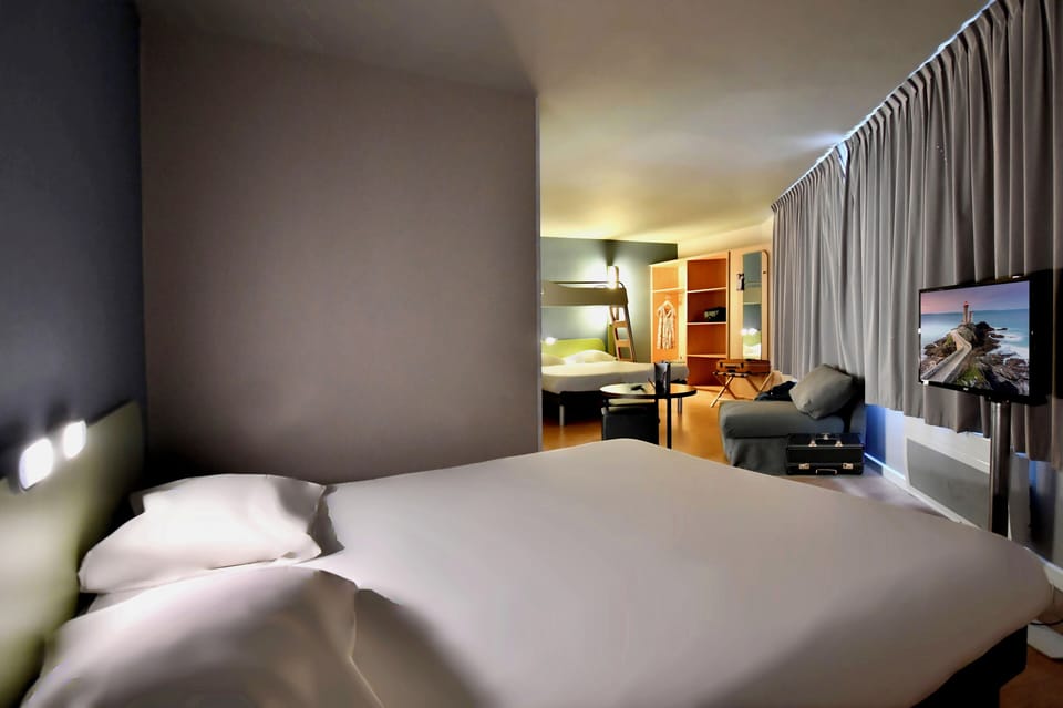 Family Room, 2 Double Beds | Desk, soundproofing, iron/ironing board, free WiFi