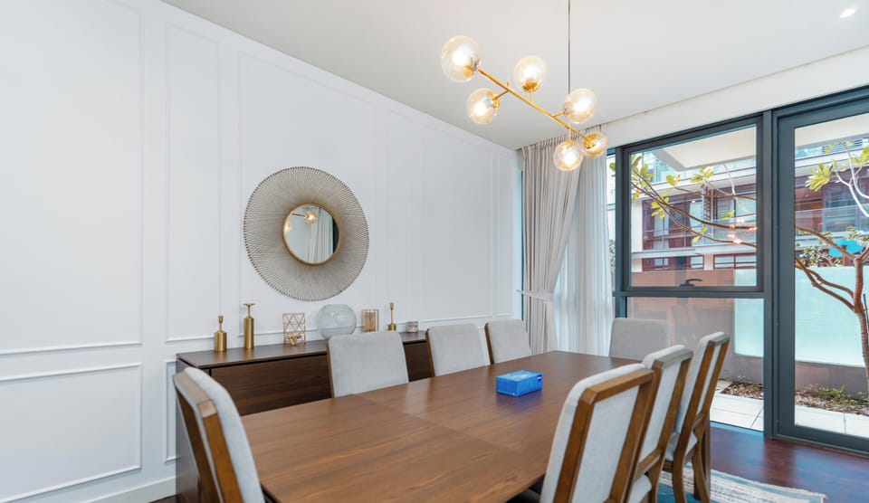 Luxury Apartment, 2 Bedrooms, Pool View | Dining room