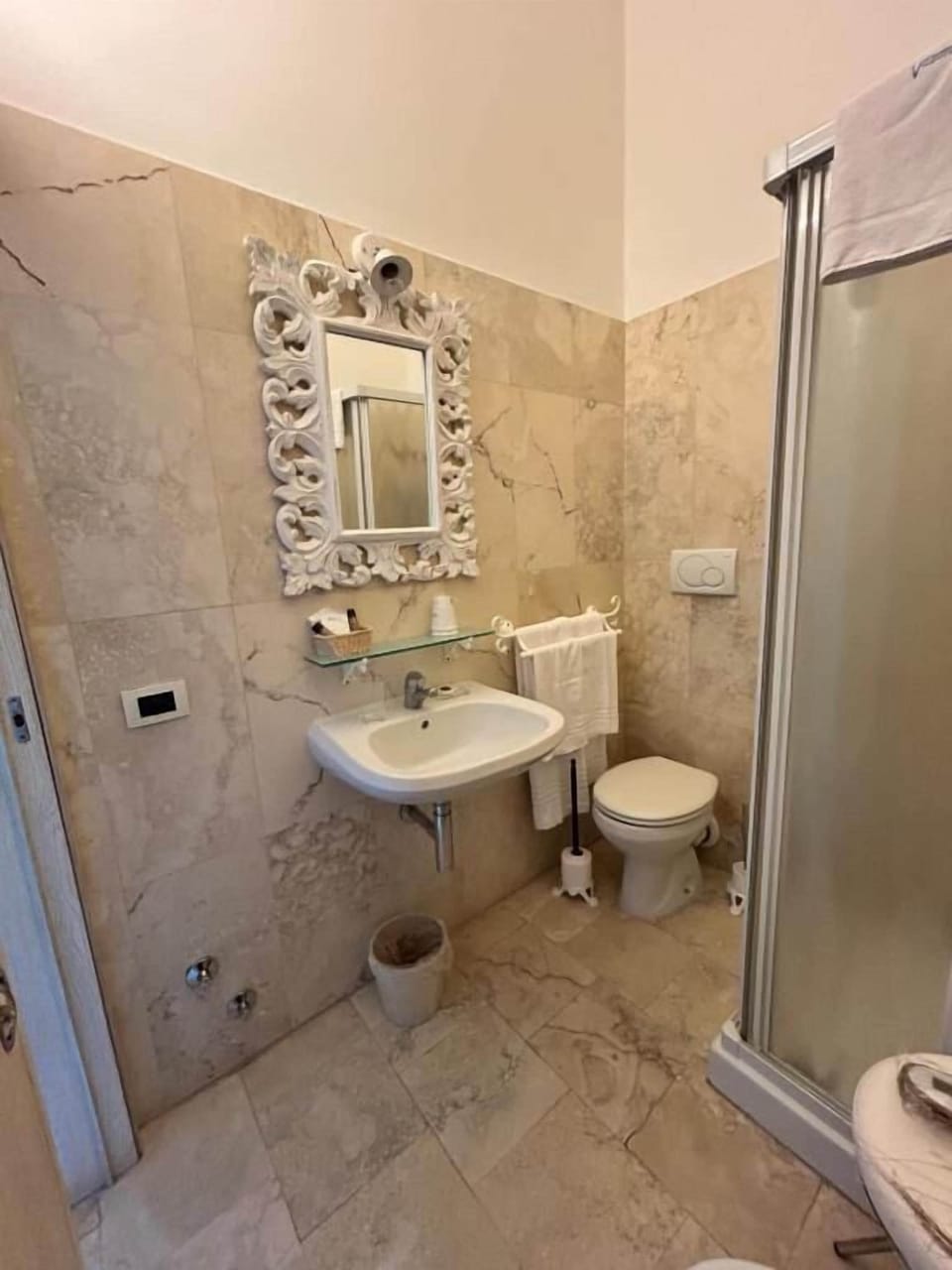 Economy Double Room, Garden View | Bathroom | Shower, rainfall showerhead, hair dryer, slippers