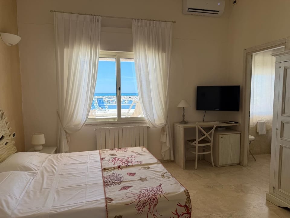 Superior Double Room, Sea View | Minibar, in-room safe, blackout drapes, WiFi (free)