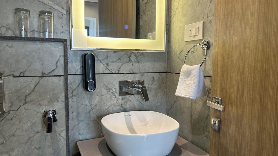Premium Room | Bathroom | Free toiletries, soap, shampoo, toilet paper