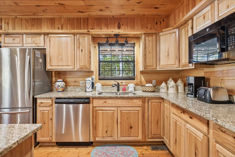 Cabin, 3 Bedrooms | Private kitchen | Coffee/tea maker, fridge, oven, toaster