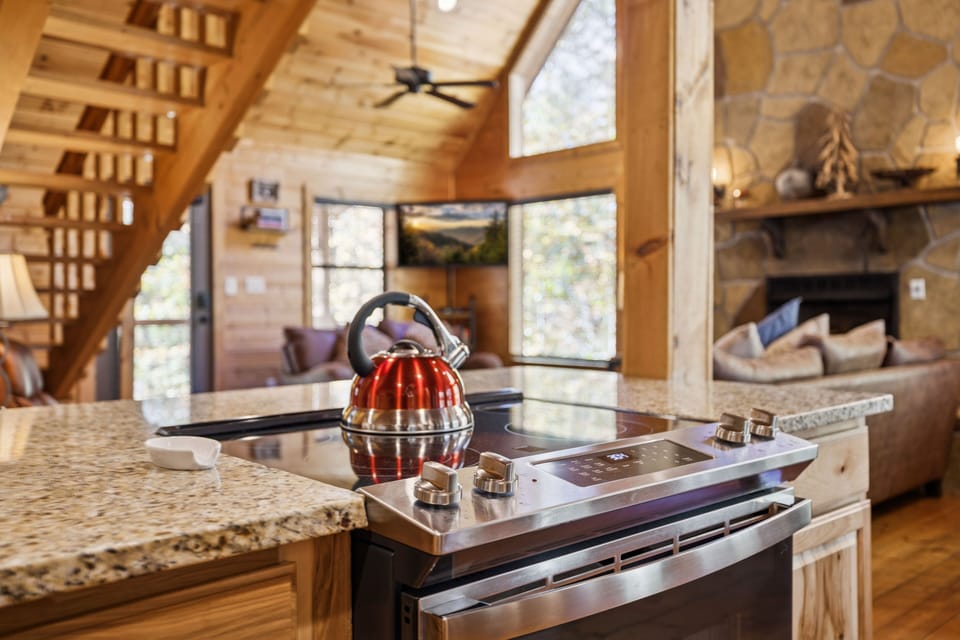 Cabin, 3 Bedrooms | Private kitchen | Coffee/tea maker, fridge, oven, toaster