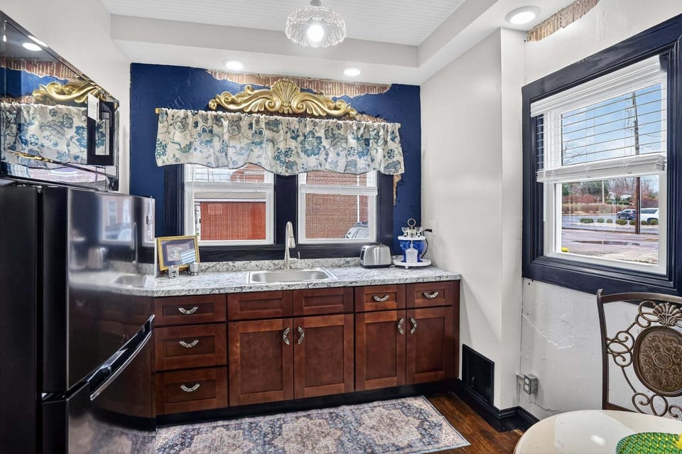 Apartment, 1 Bedroom | Private kitchen | Fridge, oven, coffee/tea maker