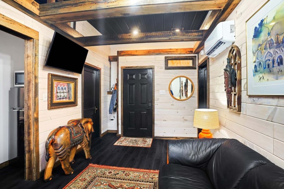 Apartment, 1 Bedroom | Living area | Smart TV, streaming services