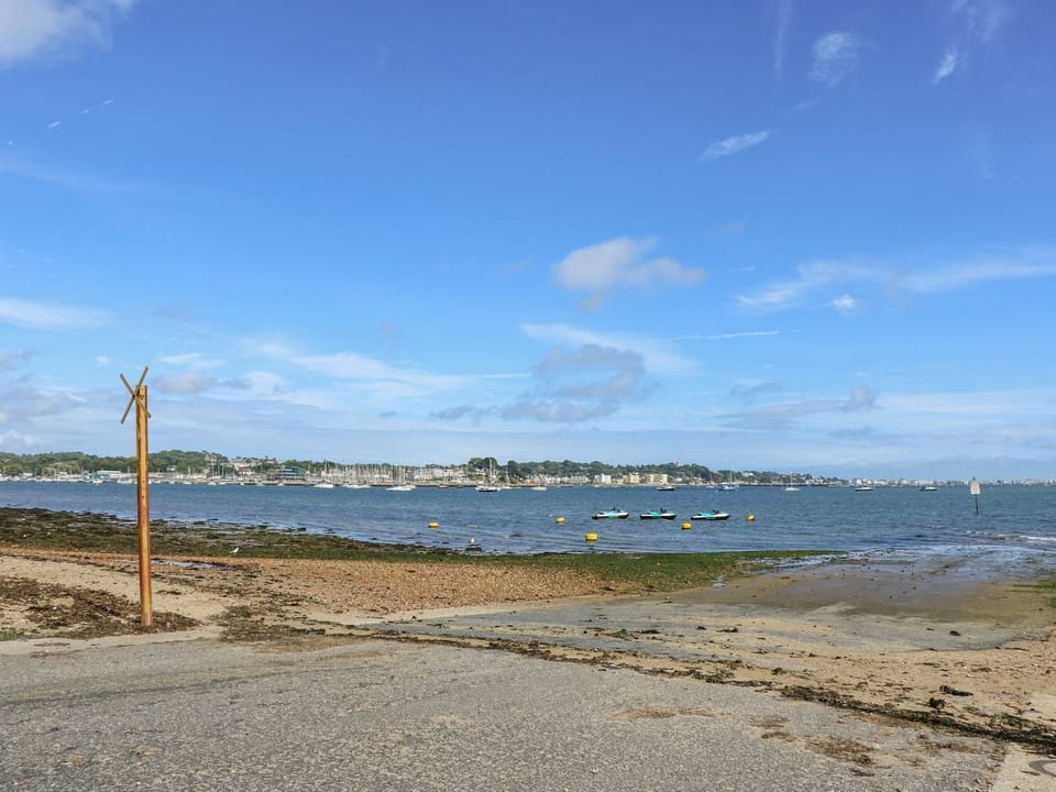 Harbour View Poole Cottage in Poole