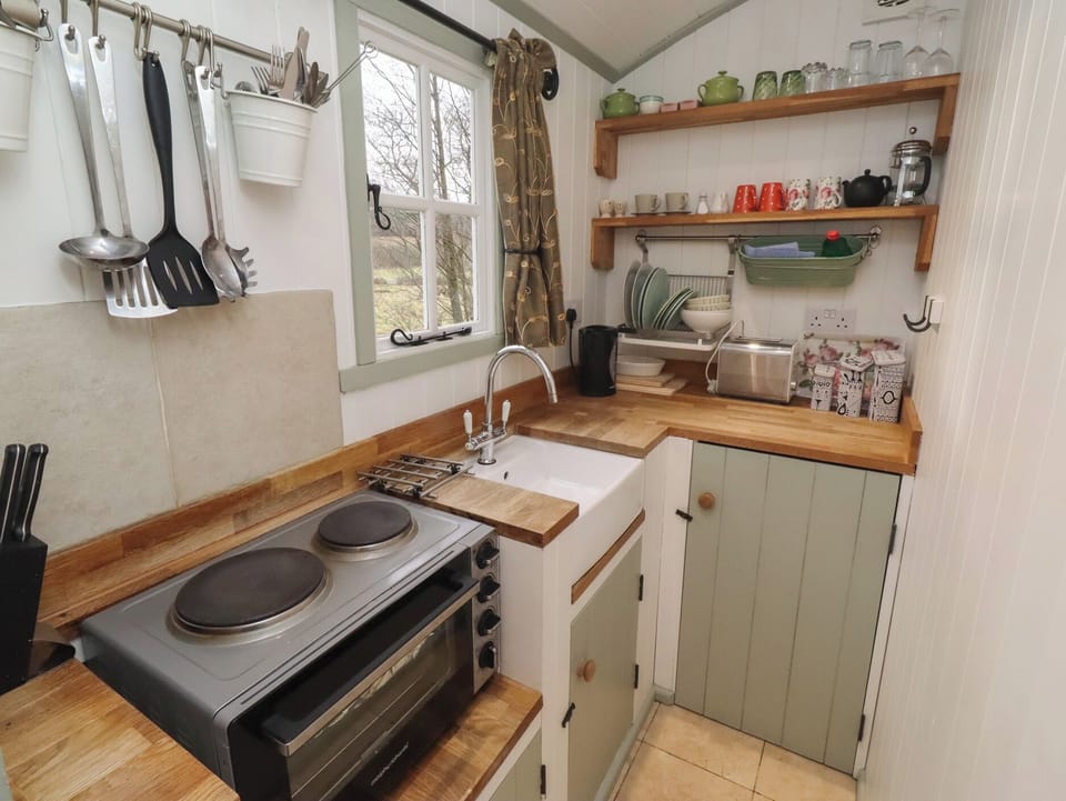 Cookware/dishes/utensils