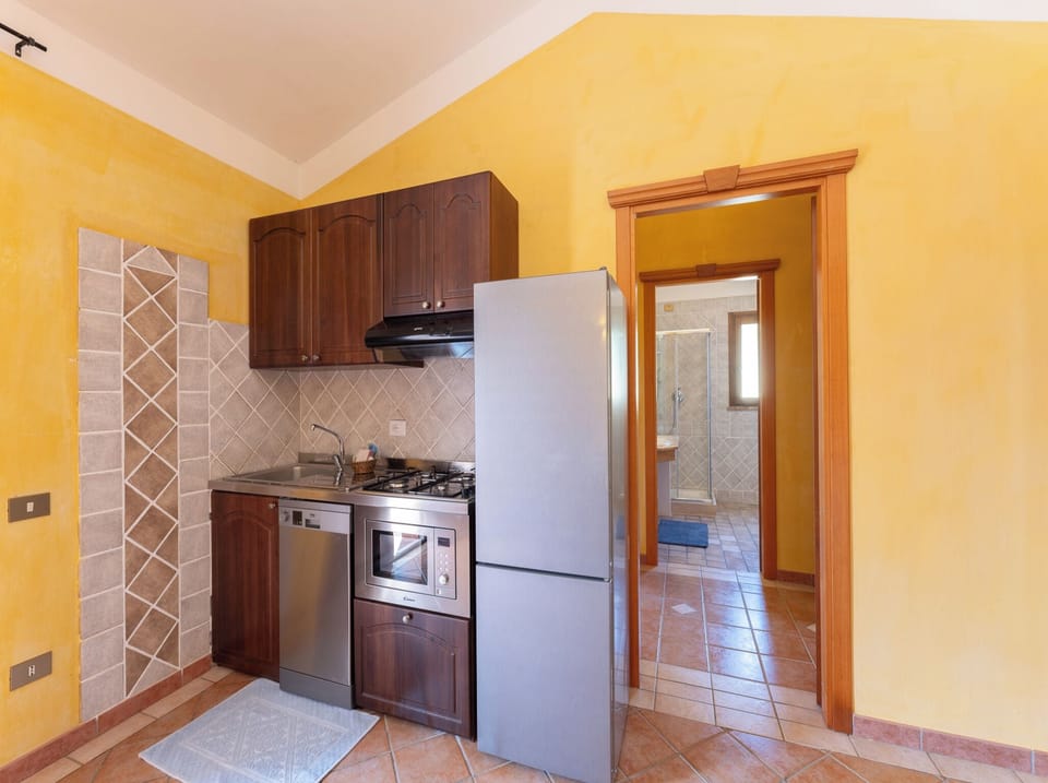 Apartment, 1 Bedroom, Balcony, Garden View | Interior
