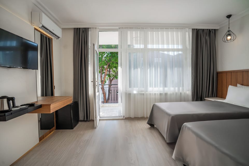 Deluxe Double or Twin Room | Soundproofing, WiFi (free), bed sheets