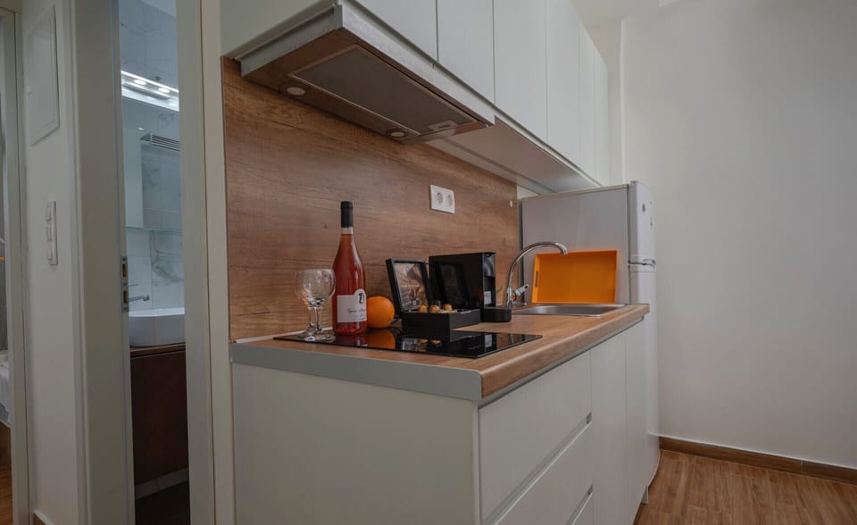 Duplex Suite Upper Floor | Private kitchen | Fridge, stovetop, espresso maker, coffee/tea maker