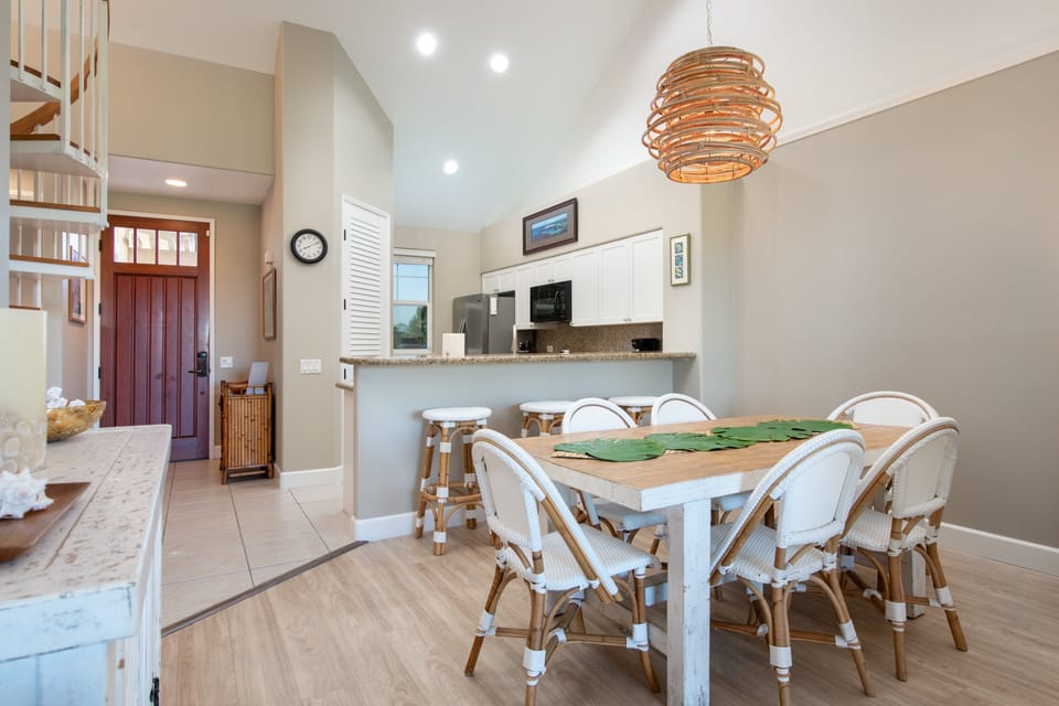 Condo, Multiple Beds, Lanai, Golf View (Fairway Villas Waikoloa G32) | Dining