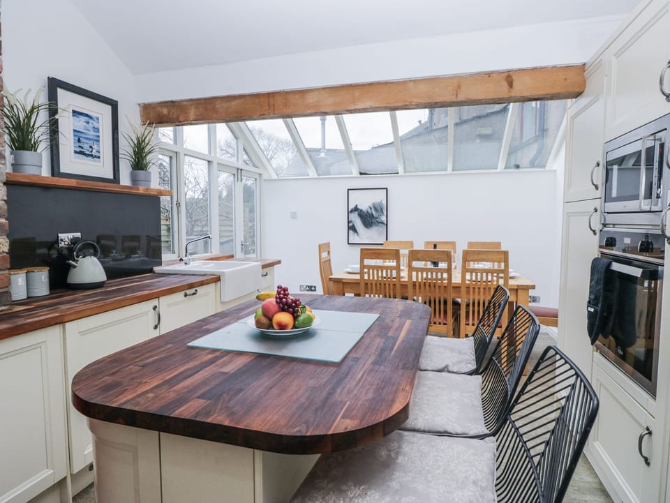 Fridge, microwave, dishwasher, toaster
